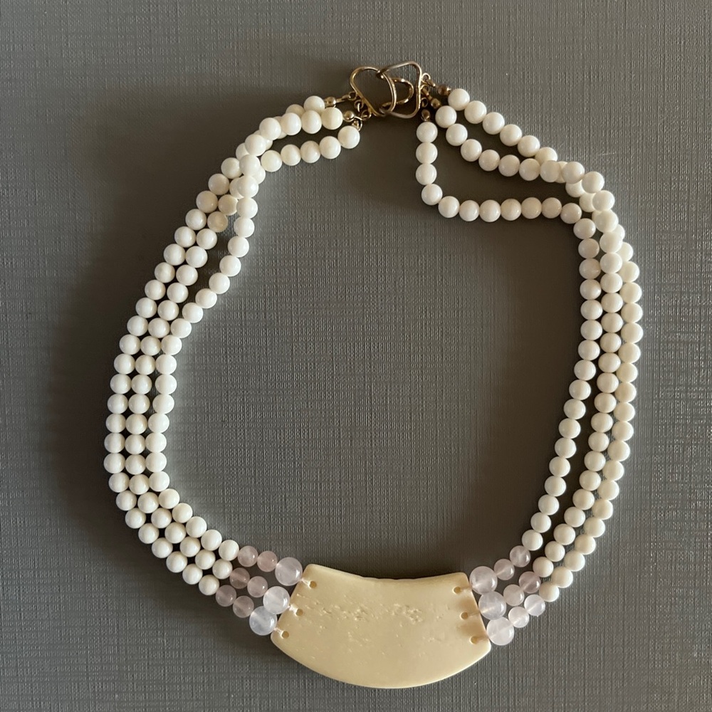 Vintage 50’s possibly antique, three-strand carved cream bead necklace 18” - Picture 2 of 5